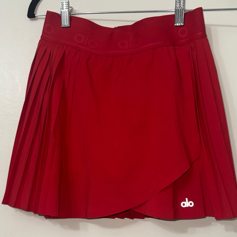 ALO Yoga Scarlet Pleated Mini Skirt